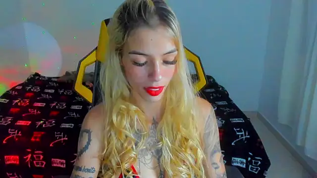 Snapshot of barbiee_05 chatting on 05-19-26, 11:56 barbiee 05 online show from 05-19-26, 11:56