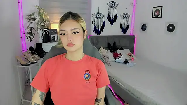 AlexandraMooree online show from 01-12-26, 11:31