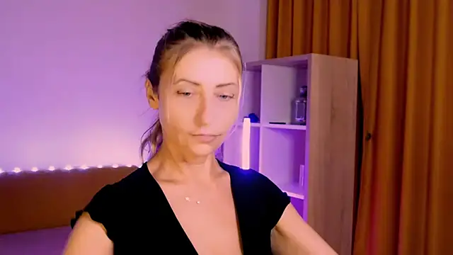 Snapshot of ZoeGrant chatting on 06-23-26, 05:55 ZoeGrant online show from 06-23-26, 05:55