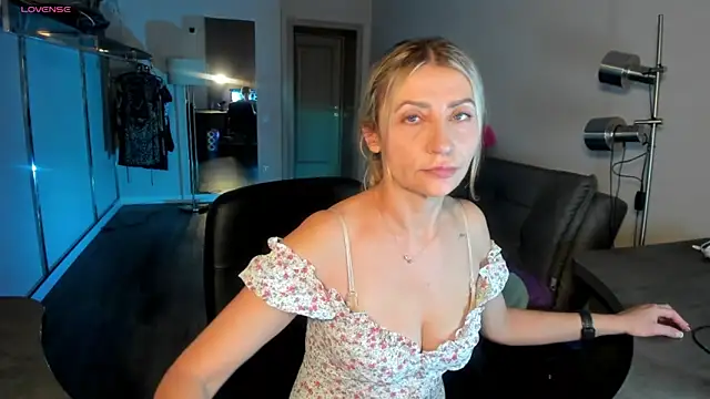 ZoeGrant online show from 02-15-26, 07:02