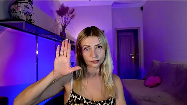 ZoeGrant online show from 10-19-25, 05:37