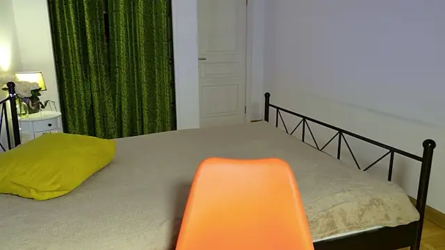 ZoeGrant online show from 12-02-25, 08:54