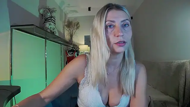 ZoeGrant online show from 10-05-25, 06:31