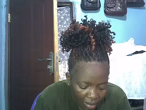 Snapshot of Ebonyceline chatting on 04-28-26, 08:41 Ebonyceline online show from 04-28-26, 08:41