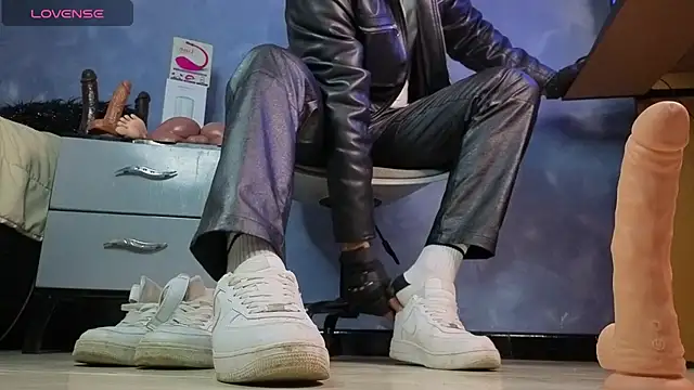 TomLover 12 online show from 02-26-26, 05:13