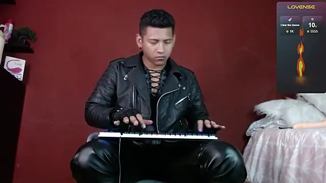 TomLover 12 online show from 02-20-25, 10:59