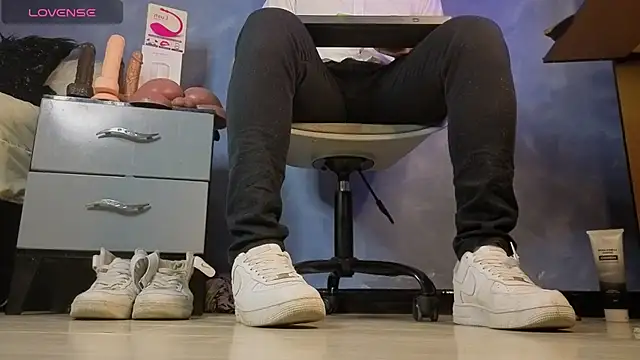 TomLover 12 online show from 03-04-26, 01:02