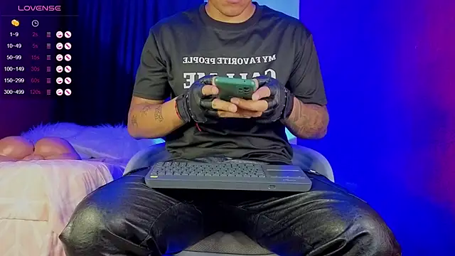 TomLover 12 online show from 10-05-25, 11:28