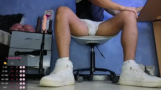 TomLover 12 online show from 04-10-26, 11:28