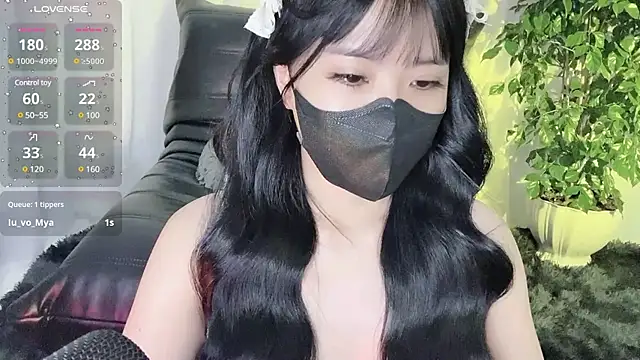 Snapshot of Mya_Lee chatting on 12-19-24, 10:21 Mya Lee online show from 12-19-24, 10:21