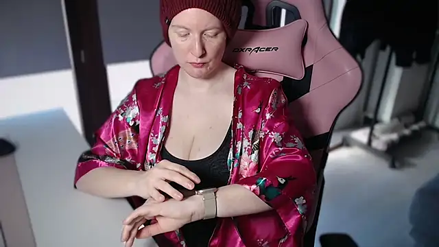 Exotic-Desire online show from 04-14-26, 07:13