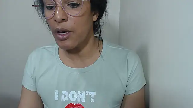 Snapshot of kateleyagrey chatting on 06-11-26, 12:32 kateleyagrey online show from 06-11-26, 12:32