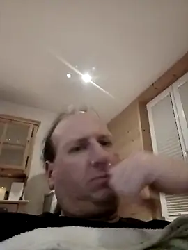 Snapshot of GeilerSchweizer chatting on 01-31-25, 09:26 GeilerSchweizer online show from 01-31-25, 09:26