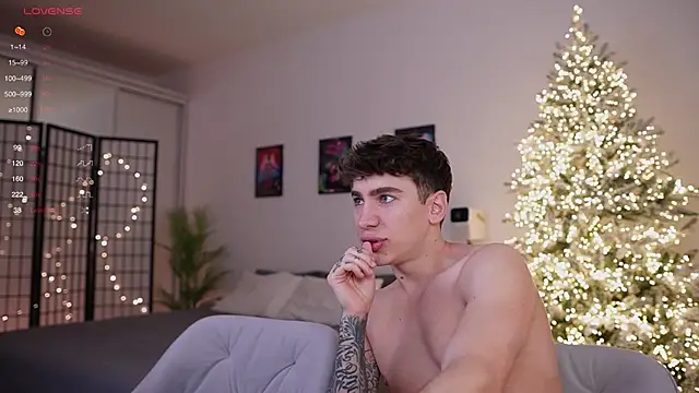 Snapshot of Evan__White_ chatting on 12-29-24, 03:45 Evan  White  online show from 12-29-24, 03:45