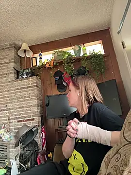 Snapshot of ClumsyLink chatting on 02-07-26, 08:39 ClumsyLink online show from 02-07-26, 08:39