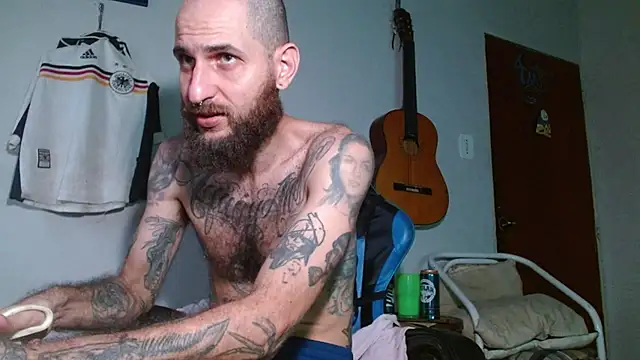 Snapshot of Tatted21xxx chatting on 06-25-26, 10:37 Tatted21xxx online show from 06-25-26, 10:37