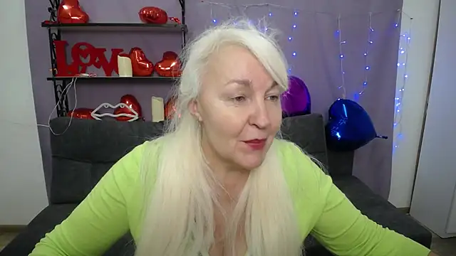 Snapshot of BlondyLeeBest chatting on 03-03-25, 04:32 BlondyLeeBest online show from 03-03-25, 04:32