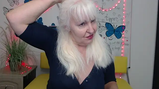 Snapshot of BlondyLeeBest chatting on 03-16-25, 01:28 BlondyLeeBest online show from 03-16-25, 01:28