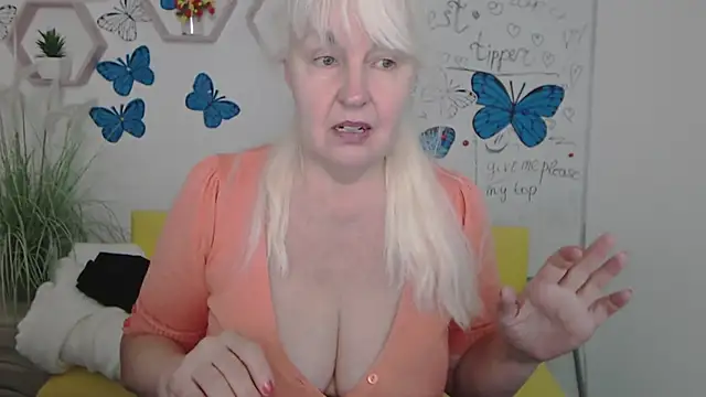 Snapshot of BlondyLeeBest chatting on 03-18-25, 04:29 BlondyLeeBest online show from 03-18-25, 04:29