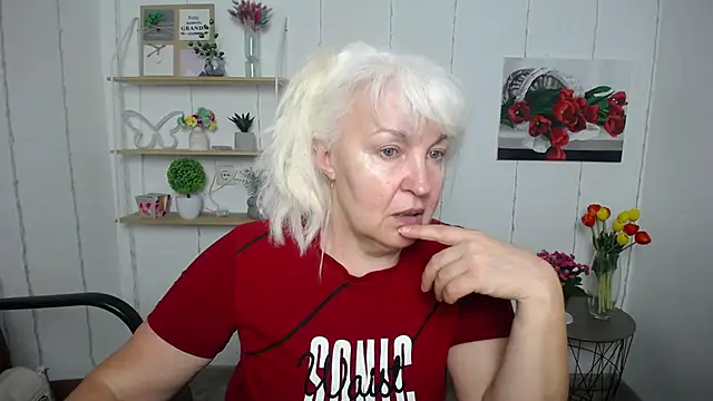 Snapshot of BlondyLeeBest chatting on 03-14-25, 07:12 BlondyLeeBest online show from 03-14-25, 07:12