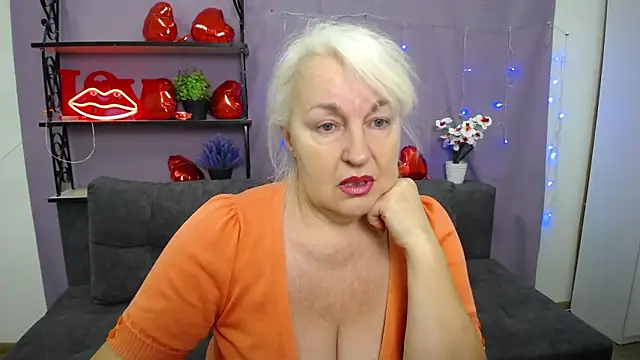 Snapshot of BlondyLeeBest chatting on 03-08-25, 07:20 BlondyLeeBest online show from 03-08-25, 07:20