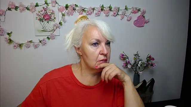 Snapshot of BlondyLeeBest chatting on 09-09-25, 06:17 BlondyLeeBest online show from 09-09-25, 06:17