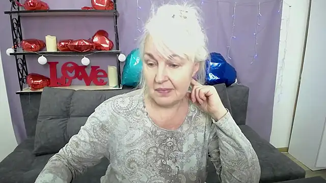 Snapshot of BlondyLeeBest chatting on 02-21-25, 07:21 BlondyLeeBest online show from 02-21-25, 07:21