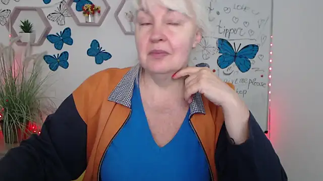 Snapshot of BlondyLeeBest chatting on 03-17-25, 07:15 BlondyLeeBest online show from 03-17-25, 07:15