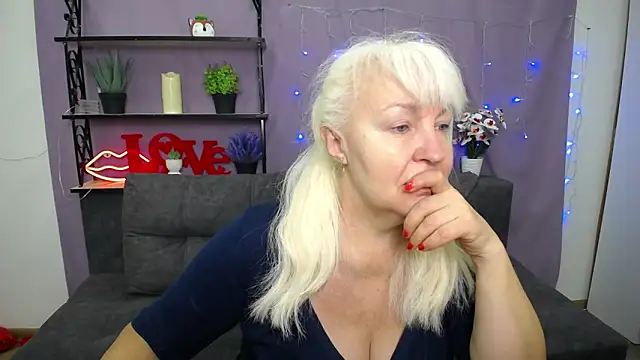 Snapshot of BlondyLeeBest chatting on 03-16-25, 07:17 BlondyLeeBest online show from 03-16-25, 07:17