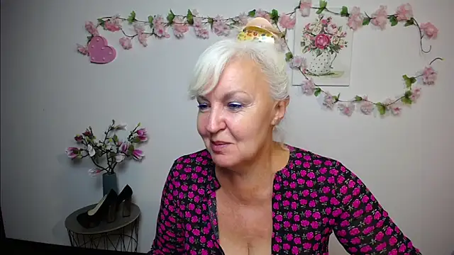 Snapshot of BlondyLeeBest chatting on 09-08-25, 06:51 BlondyLeeBest online show from 09-08-25, 06:51