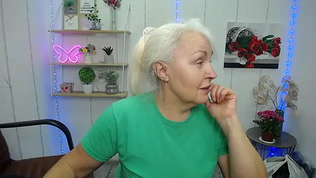 Snapshot of BlondyLeeBest chatting on 03-07-25, 07:16 BlondyLeeBest online show from 03-07-25, 07:16