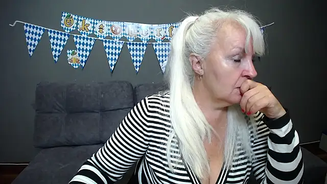 Snapshot of BlondyLeeBest chatting on 09-27-25, 06:58 BlondyLeeBest online show from 09-27-25, 06:58