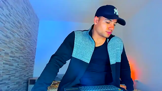 Snapshot of nicolas_herrera chatting on 03-08-25, 03:17 nicolas herrera online show from 03-08-25, 03:17