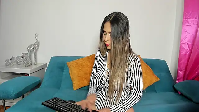 Victoria Jonness online show from 12-21-25, 04:19