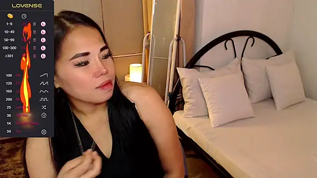 Snapshot of delicious_alice chatting on 10-24-25, 06:12 delicious alice online show from 10-24-25, 06:12
