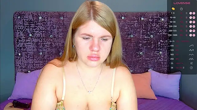 Snapshot of NoraBigAss chatting on 10-20-25, 02:13 NoraBigAss online show from 10-20-25, 02:13