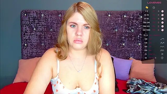 Snapshot of NoraBigAss chatting on 10-22-25, 12:10 NoraBigAss online show from 10-22-25, 12:10