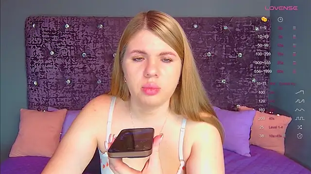 Snapshot of NoraBigAss chatting on 12-04-25, 01:37 NoraBigAss online show from 12-04-25, 01:37