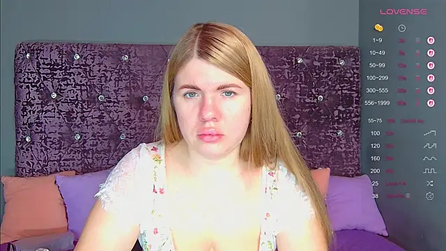 Snapshot of NoraBigAss chatting on 11-26-25, 01:27 NoraBigAss online show from 11-26-25, 01:27