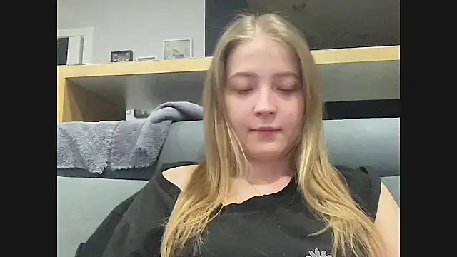 CharmingSarah online show from 02-25-26, 05:35