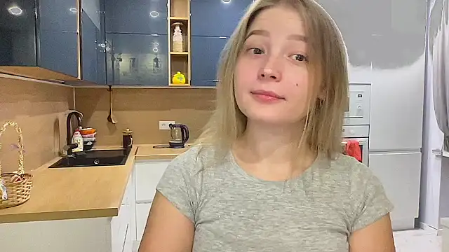 Snapshot of CharmingSarah chatting on 09-14-25, 03:12 CharmingSarah online show from 09-14-25, 03:12