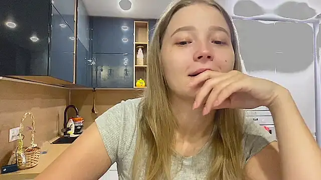 Snapshot of CharmingSarah chatting on 09-13-25, 03:45 CharmingSarah online show from 09-13-25, 03:45