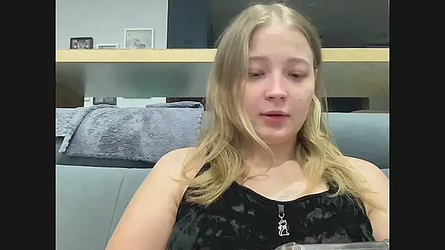 Snapshot of CharmingSarah chatting on 10-16-25, 04:26 CharmingSarah online show from 10-16-25, 04:26