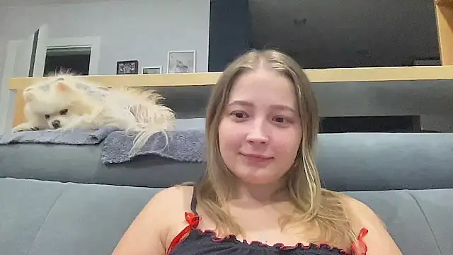 Snapshot of CharmingSarah chatting on 09-17-25, 04:31 CharmingSarah online show from 09-17-25, 04:31