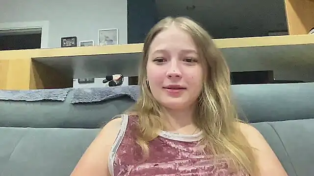 CharmingSarah online show from 11-13-25, 05:39