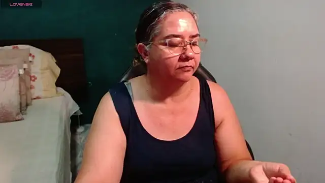 Snapshot of scaelettdubois chatting on 06-19-26, 03:23 scaelettdubois online show from 06-19-26, 03:23