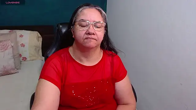 Snapshot of scaelettdubois chatting on 06-14-26, 10:16 scaelettdubois online show from 06-14-26, 10:16