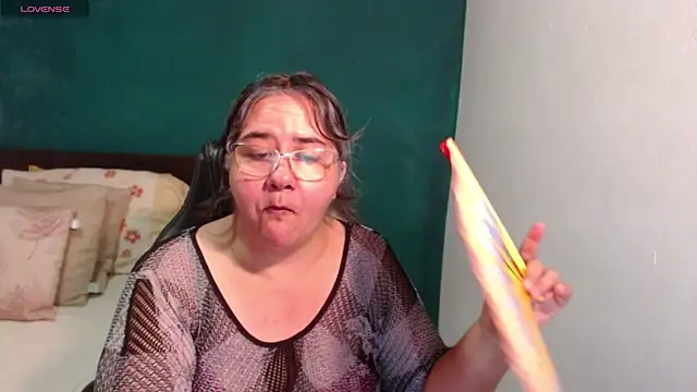 Snapshot of scaelettdubois chatting on 07-19-26, 12:41 scaelettdubois online show from 07-19-26, 12:41