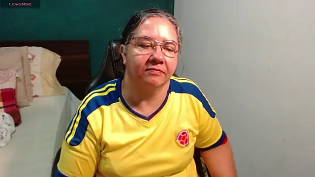 Snapshot of scaelettdubois chatting on 06-24-26, 02:43 scaelettdubois online show from 06-24-26, 02:43