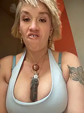 Snapshot of sexymarilyncolombia chatting on 04-11-26, 01:04 sexymarilyncolombia online show from 04-11-26, 01:04